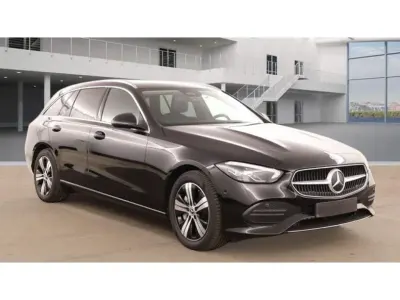 Gebraucht Mercedes C300e 313 PS (230 kW) 2023 Schwarz/baltic black Kombi