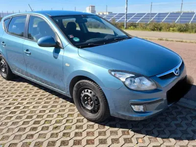 Gebraucht Hyundai i30 120 PS (88 kW) 2009 Blau Limousine