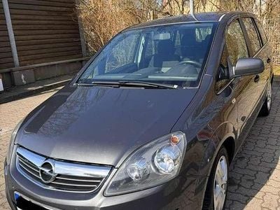 Gebraucht Opel Zafira Design Edition 140 PS (102 kW) 2011 Grau Van / Kleinbus