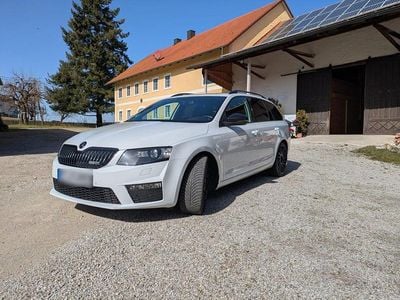 Gebraucht Skoda Octavia vRS 220 PS (161 kW) 2016 Weiß Kleinwagen