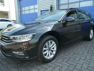 Gebraucht VW Passat Sport 150 PS (110 kW) 2022 Schwarz (metallic) Kombi