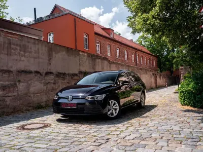 Gebraucht VW Golf VIII Life 116 PS (85 kW) 2021 Schwarz Kombi