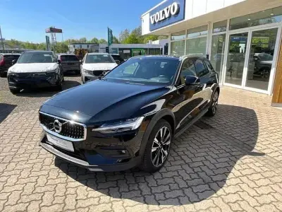 Gebraucht Volvo V60 CC Pro 197 PS (144 kW) 2021 Schwarz Kombi