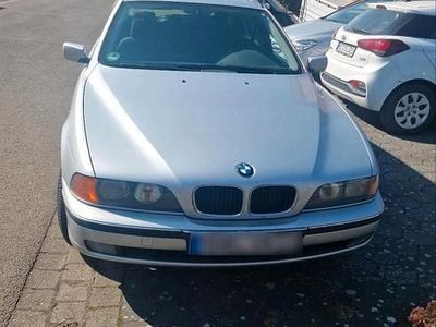Second-hand BMW 523 170 CP (125 kW) 2000 Argintiu Break