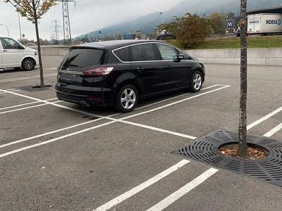 Grau Gebraucht 2017 Ford S-MAX S Van / Kleinbus | 9.300 € (Guter Preis)