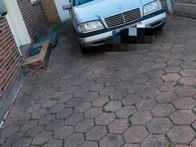 Mercedes C180