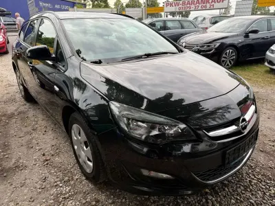 Gebraucht Opel Astra Selection 116 PS (85 kW) 2015 Graphitschwarz/carbon flash/mi Kombi