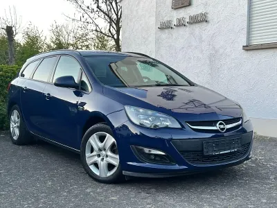 Używany Opel Astra Exklusiv 165 KM (121 kW) 2015 Niebieski Kombi