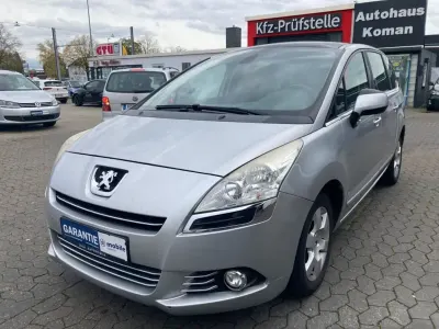 Gebraucht Peugeot 5008 Premium 156 PS (114 kW) 2011 Grau Van / Kleinbus