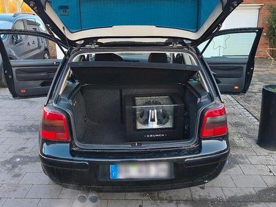 Schwarz Gebraucht 1998 VW Golf IV Kleinwagen | 1.800 € (Etwas zu teuer)