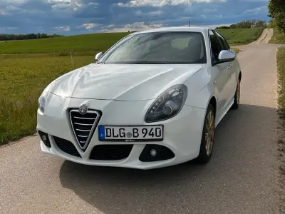 Gebraucht Alfa Romeo Giulietta Super 120 PS (88 kW) 2011 Weiß Kleinwagen