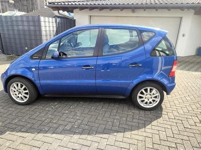 Usata Mercedes A140 Elegance 82 CV (60 kW) 1999 Blu Utilitaria