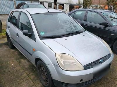 Silber Gebraucht 2004 Ford Fiesta Kleinwagen | 400 € (Guter Preis)