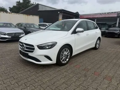Używany Mercedes B200 163 KM (119 kW) 2019 Biały Minivan