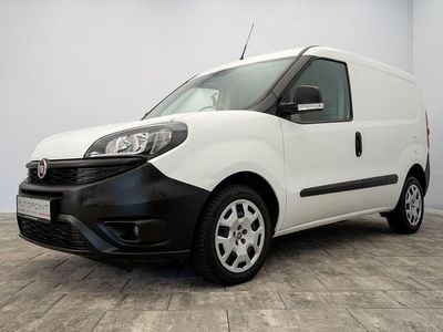 Usata Fiat Doblò 101 CV (74 kW) 2022 Bianco Monovolume