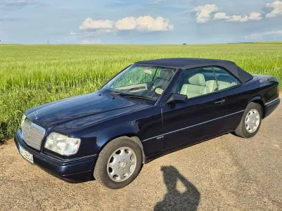 Gebraucht Mercedes E220 150 PS (110 kW) 1996 Blau Cabrio