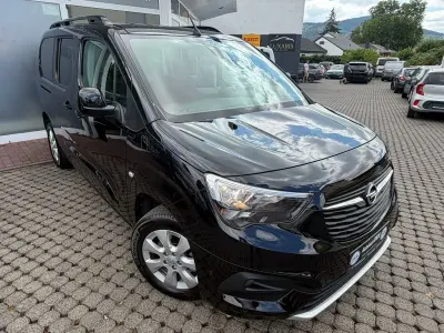Gebraucht Opel Combo Life Ultimate 131 PS (96 kW) 2023 Diamant schwarz/karbon schwarz Van / Kleinbus