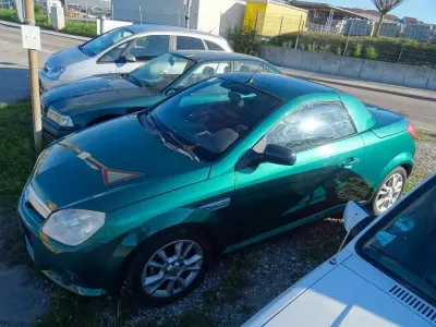 Usata Opel Tigra Basis 90 CV (66 kW) 2005 Verde Cabrio