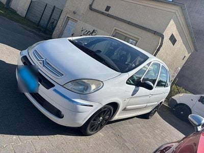 Second-hand Citroën Xsara Picasso 120 CP (88 kW) 2005 Alb Monovolum