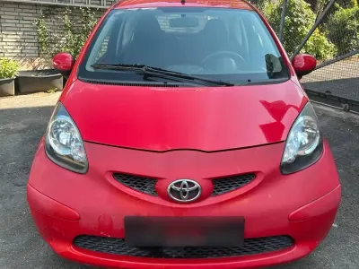 Gebraucht Toyota Aygo 68 PS (50 kW) 2007 Rot Kleinwagen