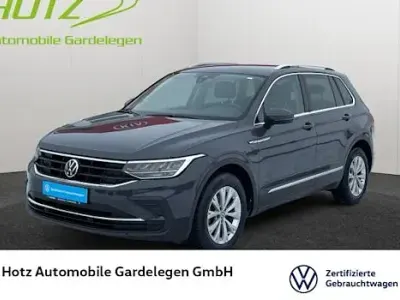 Gebraucht VW Tiguan Life 150 PS (110 kW) 2021 Delfingrau metallic SUV