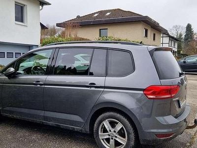 Grau Gebraucht 2016 VW Touran Comfortline Van / Kleinbus | 12.500 € (Fairer Preis)