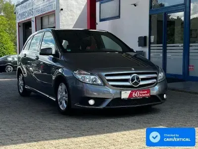 Gebraucht Mercedes B180 Urban 122 PS (89 kW) 2012 Grau Kleinwagen