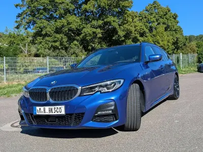 Gebraucht BMW 330 M Sport 258 PS (189 kW) 2021 Blau Kombi