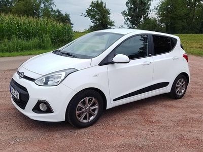 Gebraucht Hyundai i10 Passion 67 PS (49 kW) 2016 Weiß Kleinwagen