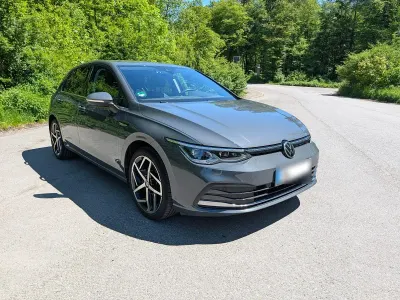 Używany VW Golf VIII Style 150 KM (110 kW) 2020 Szary Sedan/Limuzyna