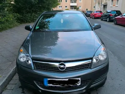 Gebraucht Opel Astra GTC 116 PS (85 kW) 2010 Grau Limousine