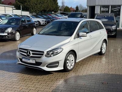 Gebraucht Mercedes B180 Style 109 PS (80 kW) 2015 Polarsilber  metalliclack Van / Kleinbus