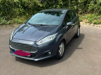 Gebraucht Ford Fiesta 90 PS (66 kW) 2014 Blau Kleinwagen