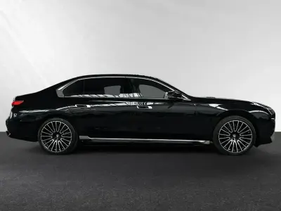 Gebraucht BMW M760e M Sport 571 PS (419 kW) 2024 Black sapphire metallic Limousine