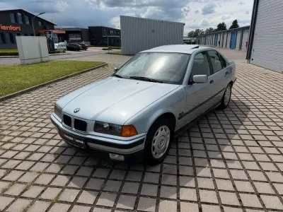 Gebraucht BMW 320 150 PS (110 kW) 1996 Silber Limousine