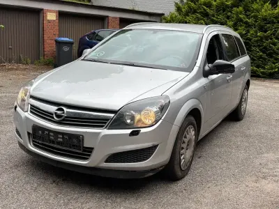 Gebraucht Opel Astra Selection 116 PS (85 kW) 2011 Silber Limousine