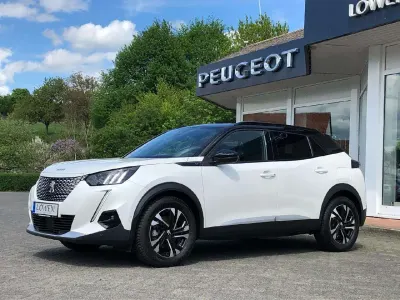 Gebraucht Peugeot e-2008 GT 100 kW (136 PS) 2022 Lack weiss perlglänzend/typ au SUV