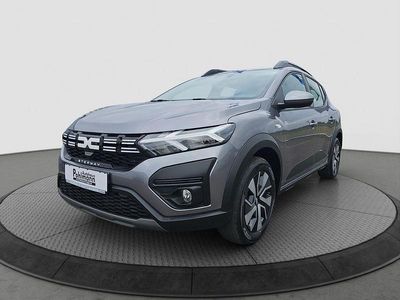 Grau metallic Neu 2025 Dacia Sandero Expression Limousine | 18.485 €