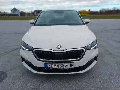 Gebraucht Skoda Scala Ambition 110 PS (80 kW) 2023 Weiß Kleinwagen