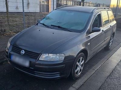 Grau Gebraucht 2005 Fiat Stilo Kombi | 900 €