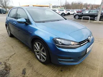 Gebraucht VW Golf VII Comfortline 110 PS (80 kW) 2017 Pacificblue metallic 6588 (metallic) Limousine