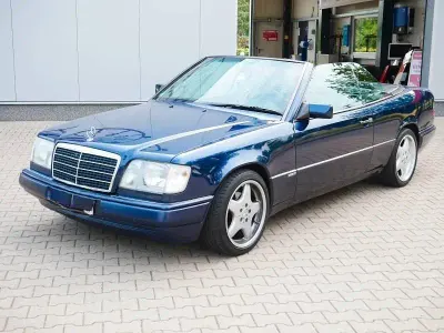 Gebraucht Mercedes E200 Classic 136 PS (100 kW) 1995 Blau Cabrio