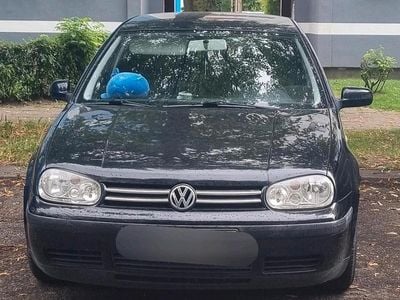 Schwarz Gebraucht 2000 VW Golf IV Kleinwagen | 1.000 € (Etwas zu teuer)