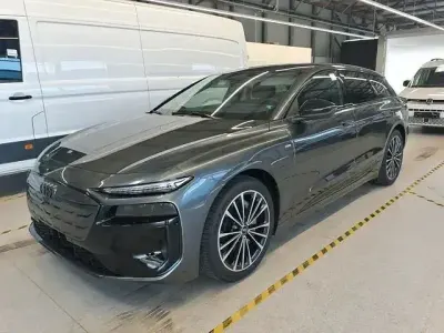 Gebraucht Audi A6 e-tron S-Line 269 kW (367 PS) 2025 Daytonagrau perleffekt Kombi