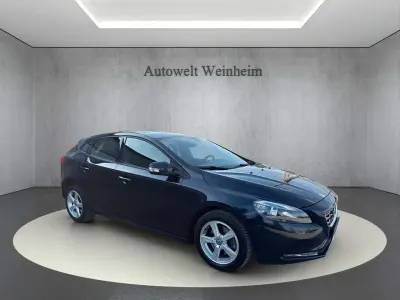 Gebraucht Volvo V40 You! 122 PS (89 kW) 2015 Blau Limousine