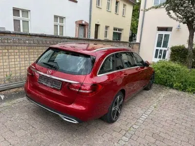 Używany Mercedes C300e 258 KM (189 kW) 2020 Czerwony Kombi