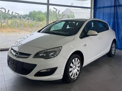 Gebraucht Opel Astra Selection 115 PS (84 kW) 2015 Weiß Limousine