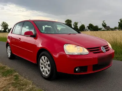 Gebraucht VW Golf V 102 PS (75 kW) 2005 Rot Kleinwagen