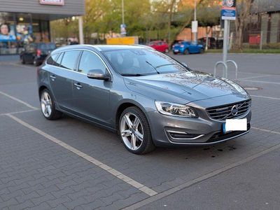 Usata Volvo V60 R-Design 190 CV (139 kW) 2017 Grigio Station wagon