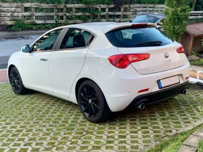 Gebraucht Alfa Romeo Giulietta Turismo 150 PS (110 kW) 2014 Weiß Kleinwagen